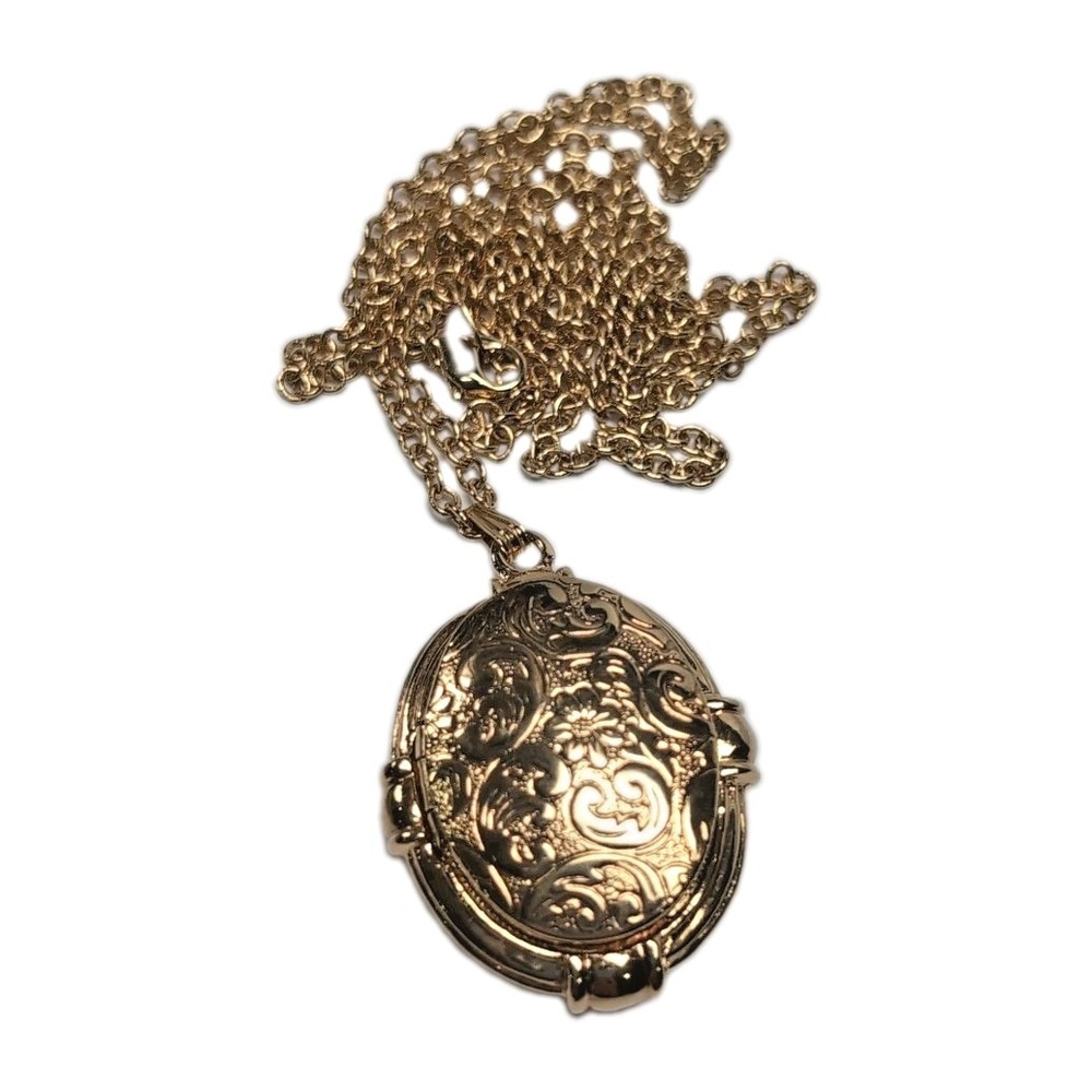 VTG Avon Ornate Gold Tone Filigree Oval Photo Photo Locket Pendant Long Chain